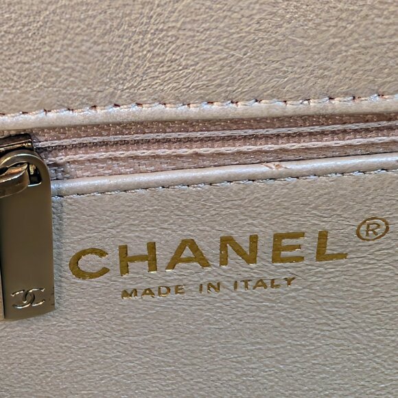Chanel Pearlescent Gold Half Moon Quilted Lambskin Kisslock Clutch - Picture 11 of 15